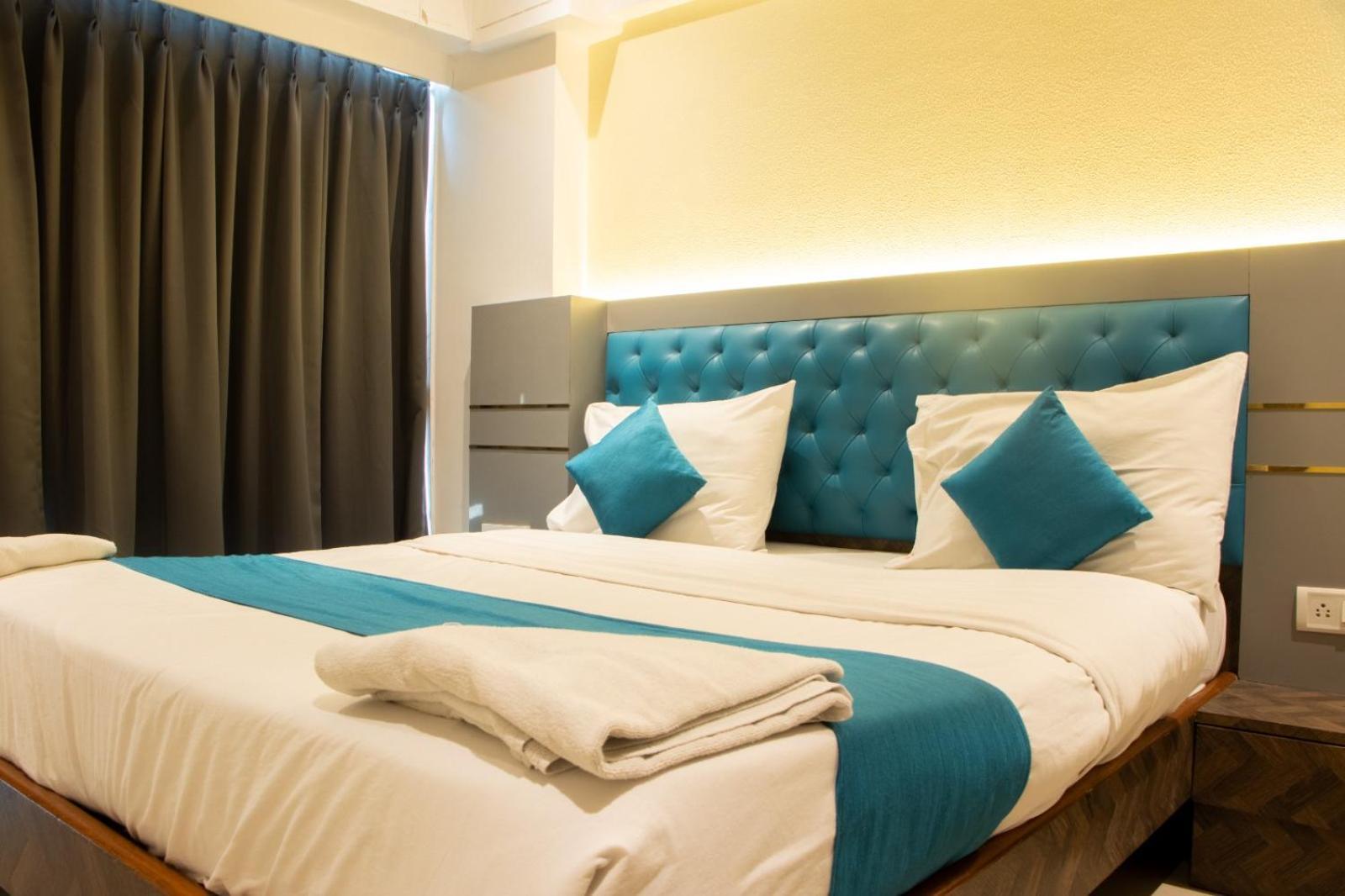 J R Residency Hotel Navi Mumbai Exterior photo